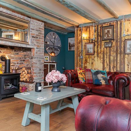 Boutique Fisherman'S Cottage In Old Town Скарборо Экстерьер фото