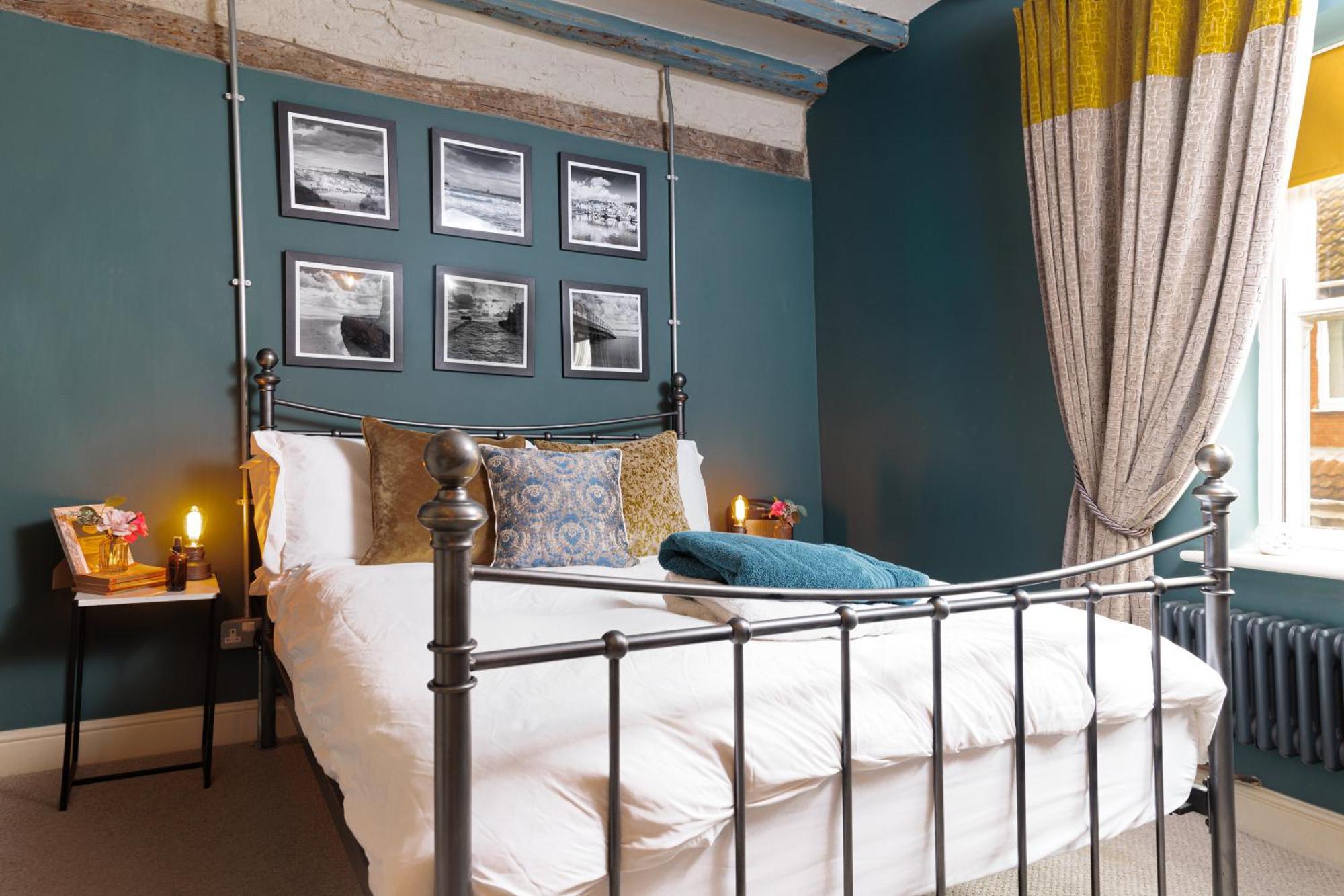 Boutique Fisherman'S Cottage In Old Town Скарборо Экстерьер фото